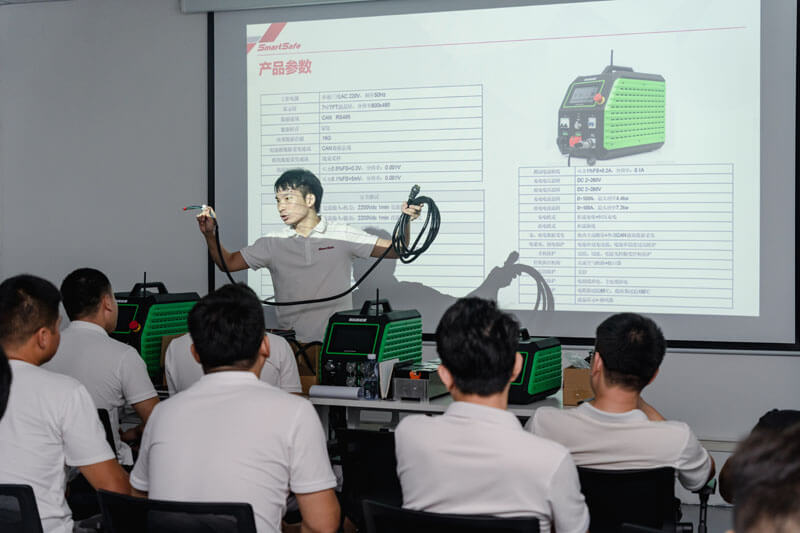 SmartSafe Conducts National Public Welfare Training on Electric Auto Repair-01