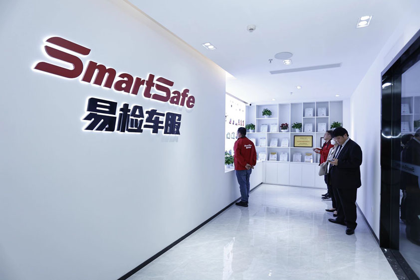 Customers Visiting SmartSafe Company-01